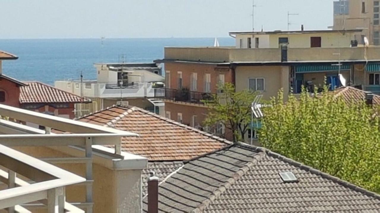 Domus Maris Viserba, Spiagge E Centro A 100 Mt, Promo Maggio Fiera Macfrut, Fieravicola, Expo Dental, Meeting Rimini Eksteriør bilde